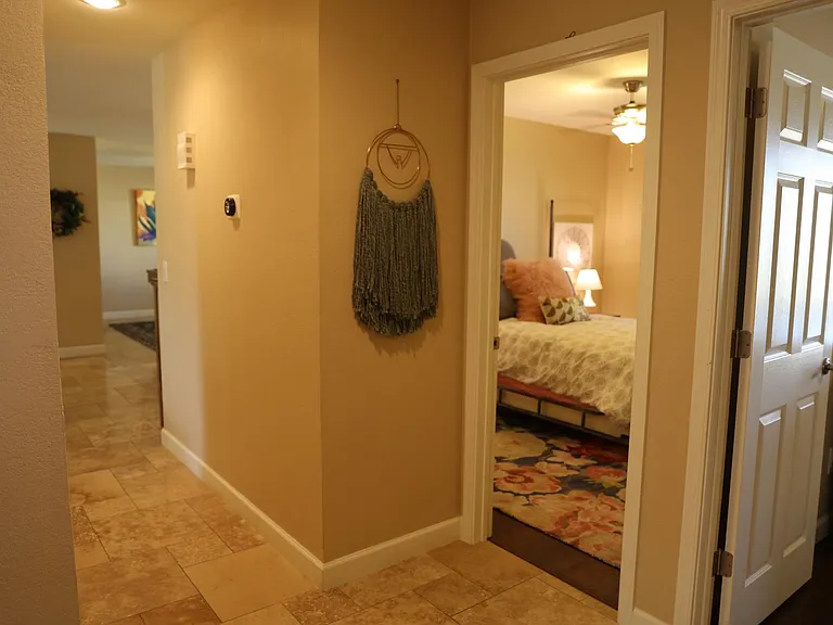 N 48th Pl — Photo 17
