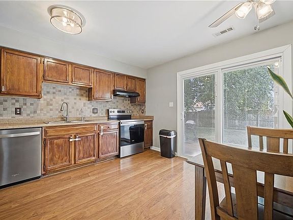 5th image of 445 Glenrock Rd