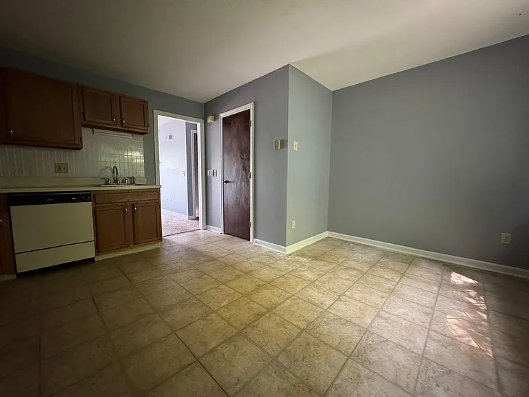 176-9 Lincoln St — Photo 13
