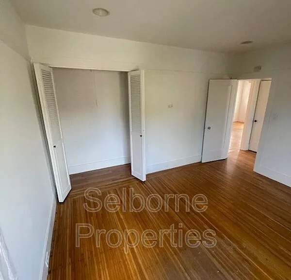 1424 E 20th St — Photo 29