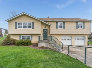 511 Red School Ln, Phillipsburg, NJ 08865