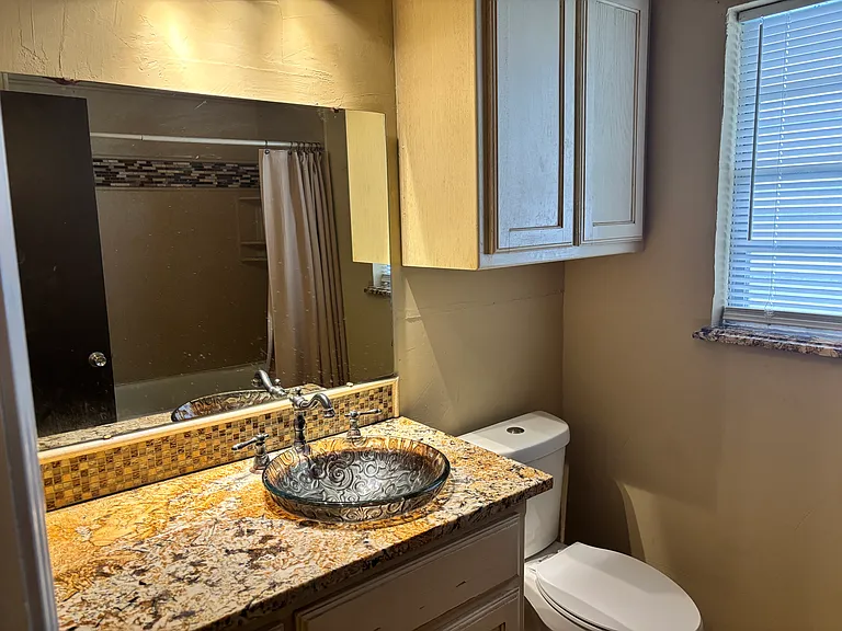 610 W Bullock St — Photo 15