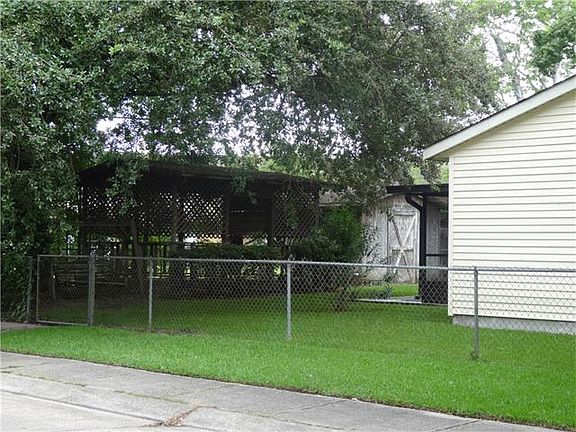2nd image of 301 Greenwood Dr