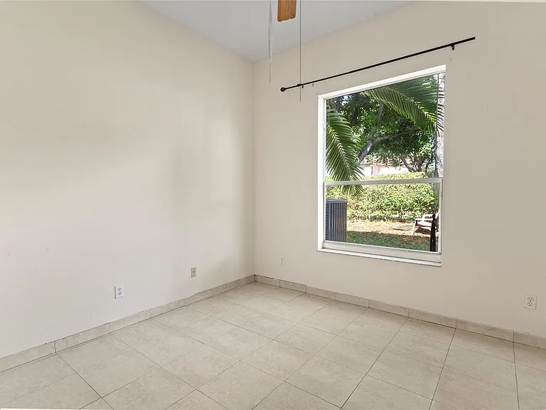 2215 NW 76th Ter — Photo 26