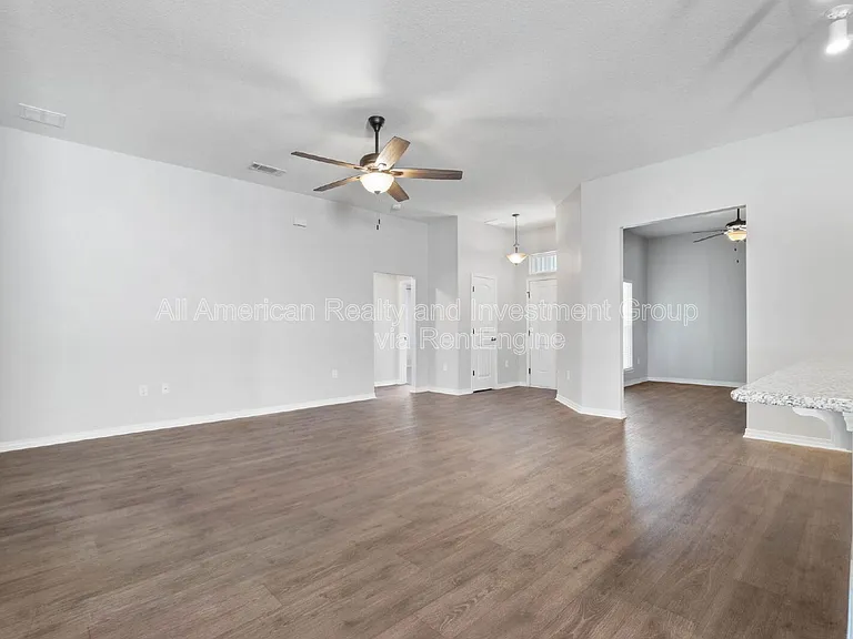 2432 Frontera St — Photo 5