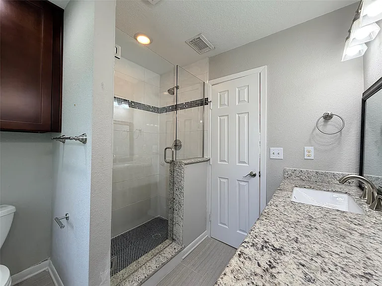 1631 Chantilly Ln — Photo 14