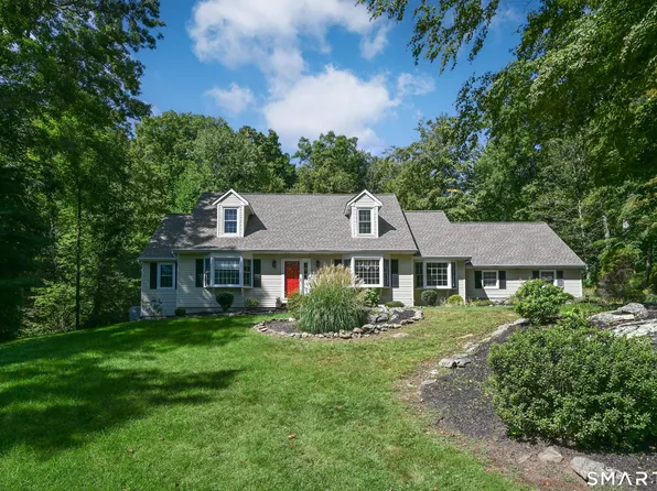 2 Banquo Brae Road, Brookfield, CT 06804