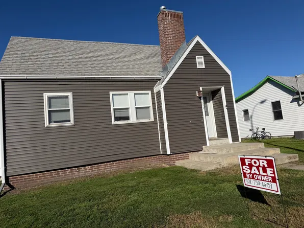 304 S 4th St, Pender, NE 68047