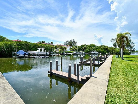 3rd image of 3320 Gulf Of Mexico Dr Unit 203-C