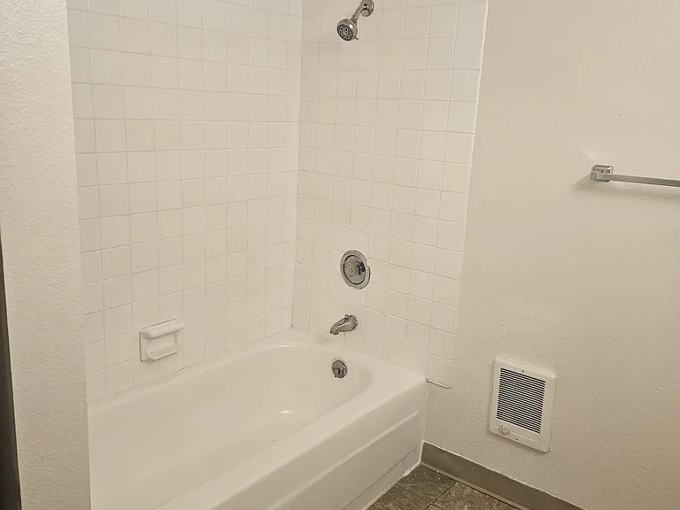 full bath tub