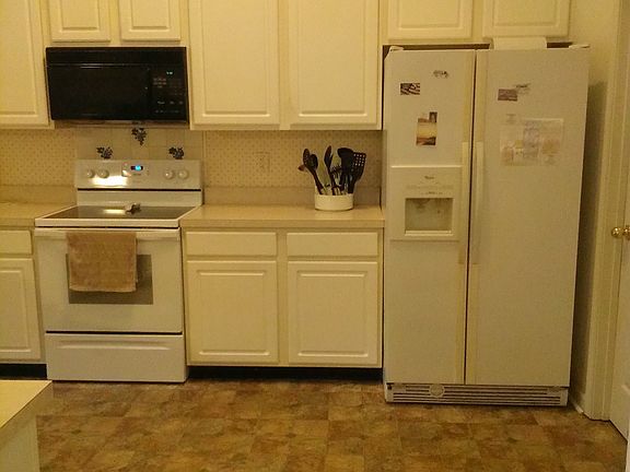 4th image of 221 Creekview Cir