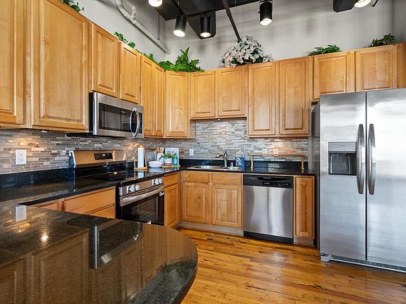 4th image of 730 N Plankinton AVENUE #8C