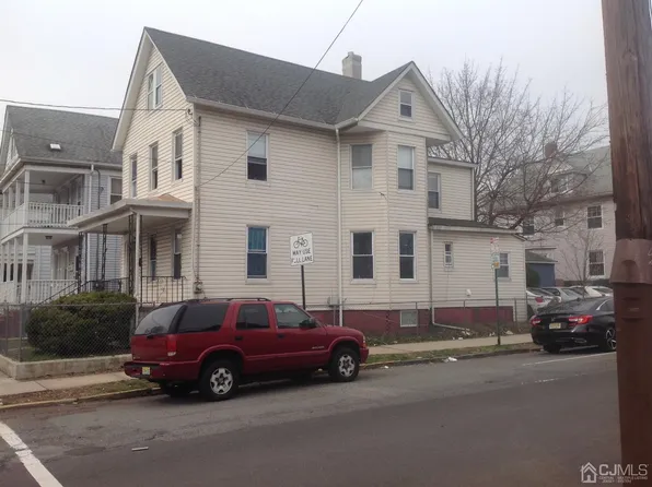 215 Hamilton St, New Brunswick, NJ 08901