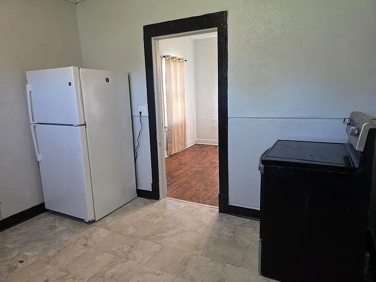 2203 Smith St — Photo 5