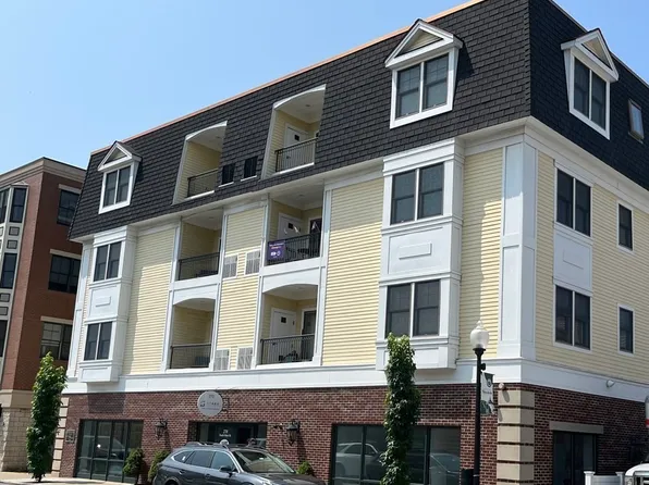 270 N Main St Unit 205, Mansfield, MA 02048