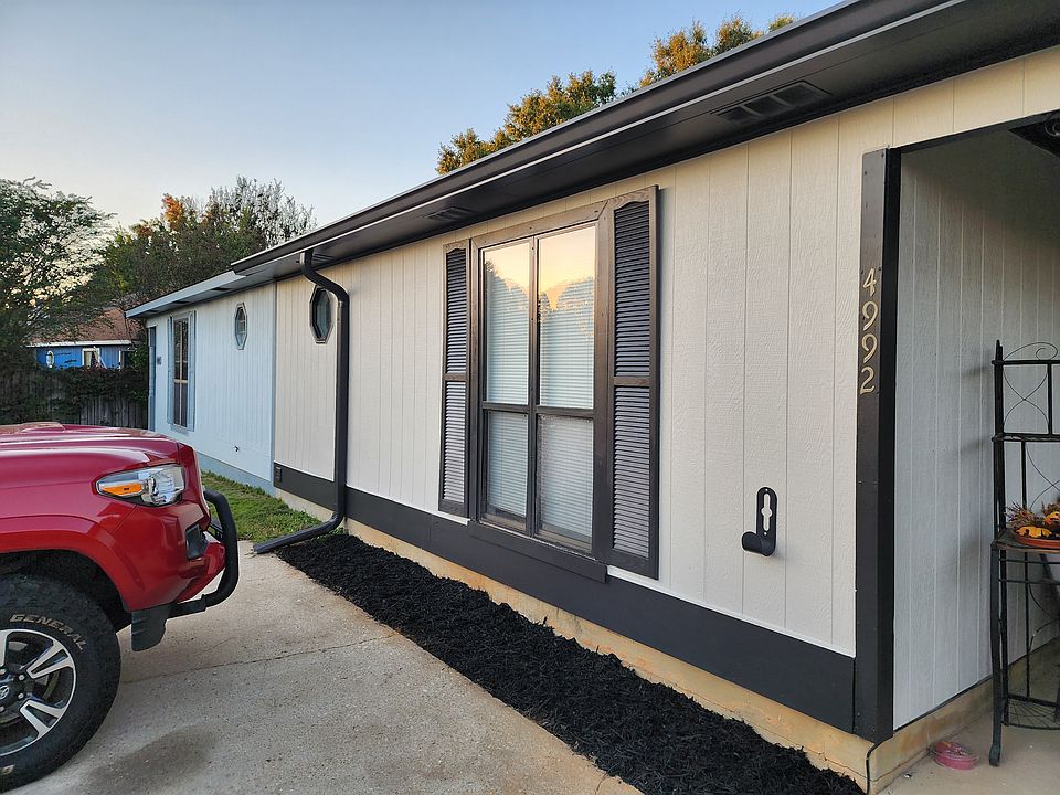 2nd image of 4992 Daybreak Ln