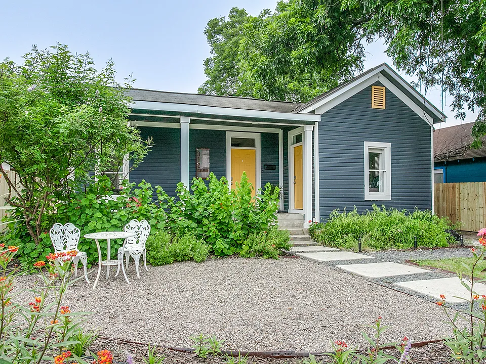 312 Burleson St