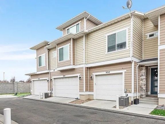 3rd image of 9742 S Agora Ln #84