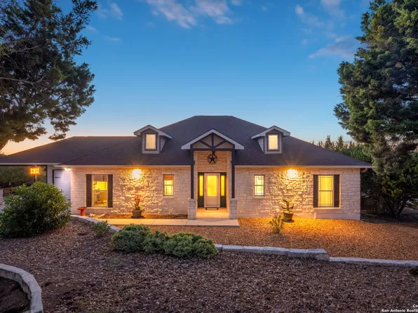 1560 SOARING EAGLE DR, Fischer, TX 78623