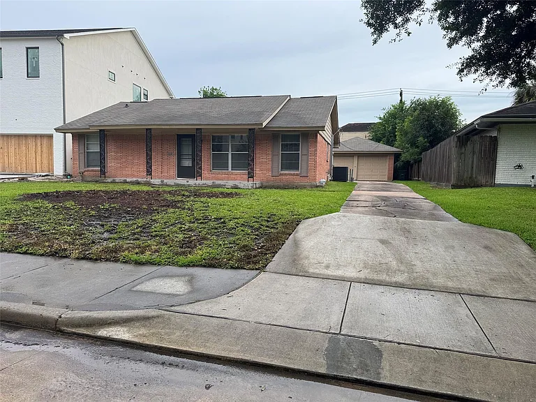 4013 Newshire Dr — Photo 2