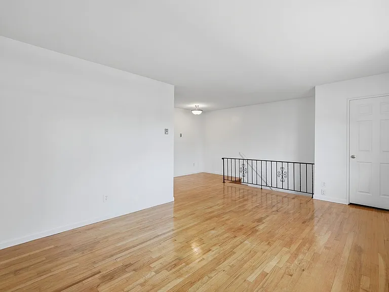 46 Washington Ave #L — Photo 2