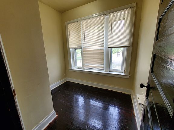 4th image of 4010 Sullivan Ave #2