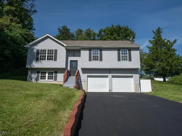117 Hillside Dr, Hamburg Boro, NJ 07419