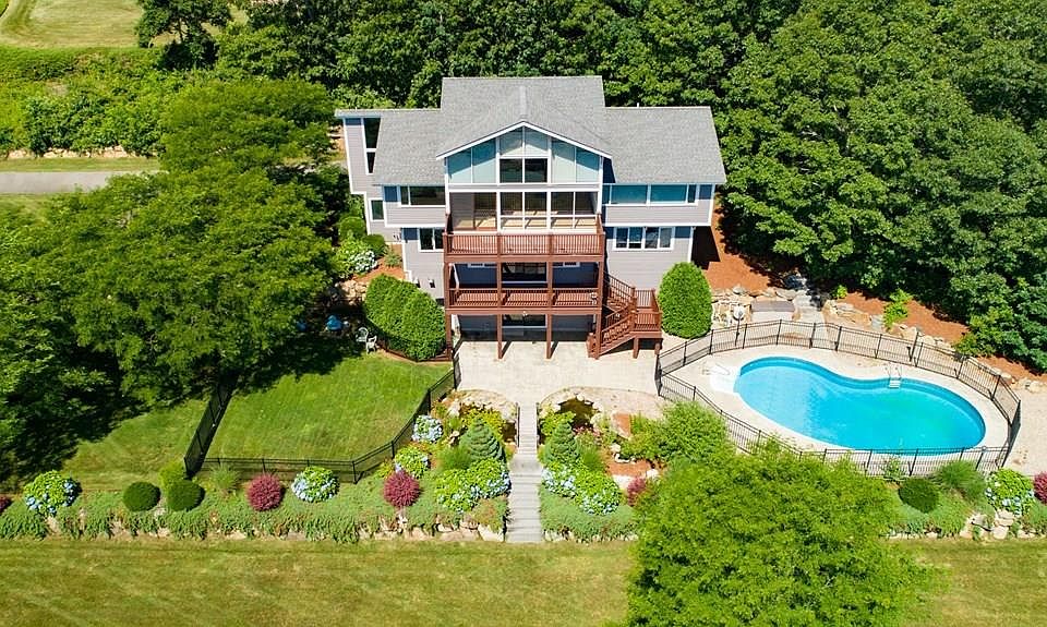 1st image of 24 Oak Bluff Cir