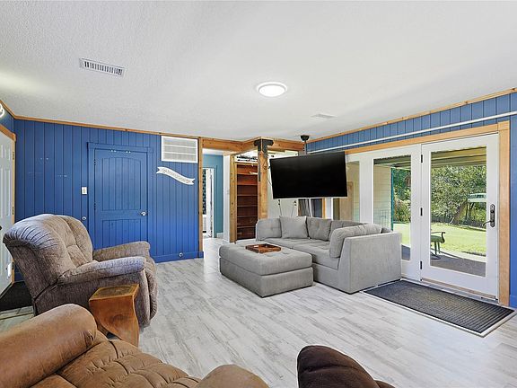 5th image of 3322 Oak Dr
