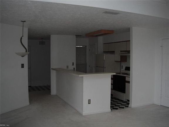 5th image of 746 Rock Crest Ct APT 204