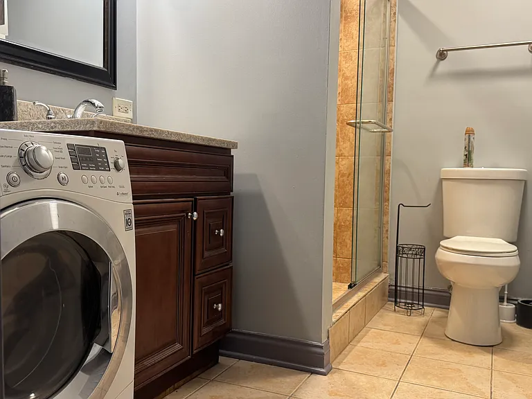 9S060 Lake Dr #12-102 — Photo 5