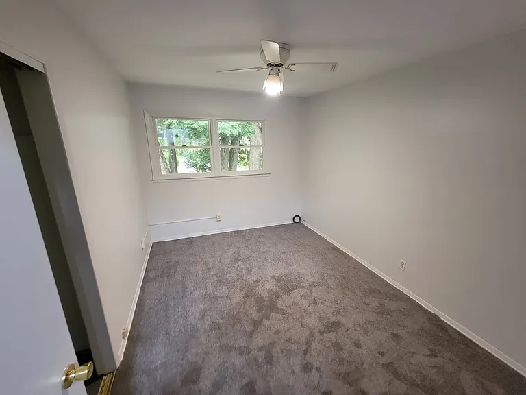 124 Forshay Rd — Photo 11