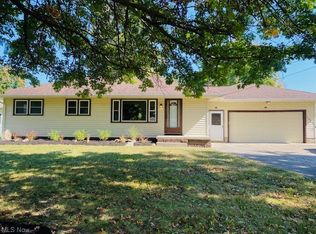 1327 Blueberry Hill Dr, Brunswick, OH 44212