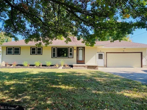 1327 Blueberry Hill Dr, Brunswick, OH 44212