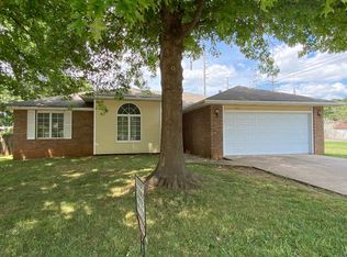 1303 W McGee St, Springfield, MO 65807