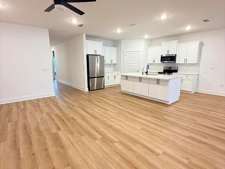 457 Wolcott Way — Photo 2