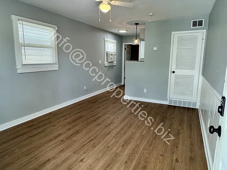 269 S Monroe Ave #C — Photo 12