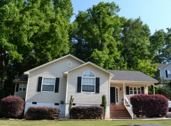 2nd image of 204 Creekview Cir