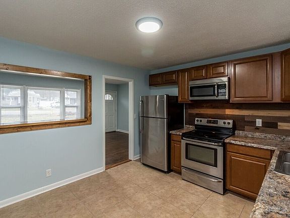 3rd image of 7728 Cecelia Dr