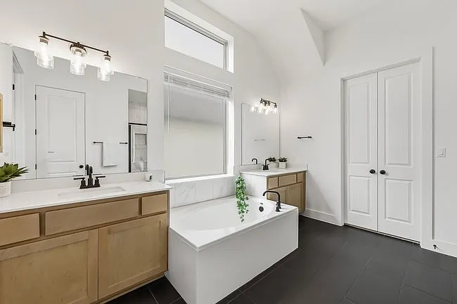 6717 Liberty Grotto Ct — Photo 40