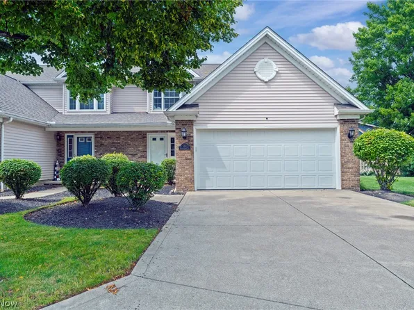 35 Sunset Cove Cir, Eastlake, OH 44095
