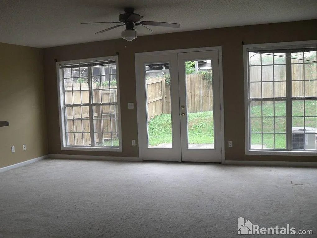 3 bed, 2.5 bath, 1493 sqft, $1,375 — Photo 2