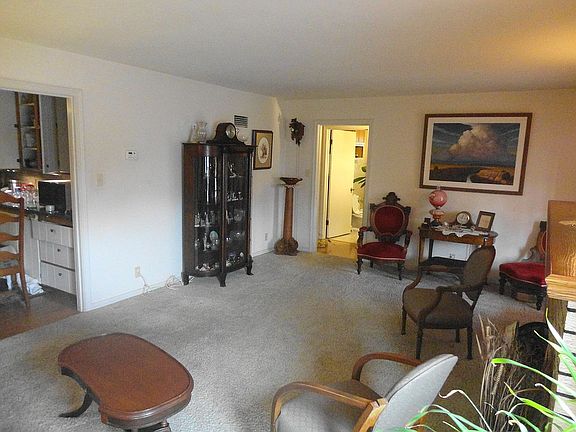 4th image of 612 N Clay Ave