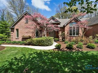 24 Walnut Creek Dr, Holland, OH