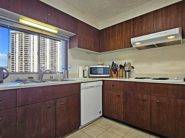 1910 Ala Moana Blvd #17B-17B-17B — Photo 16