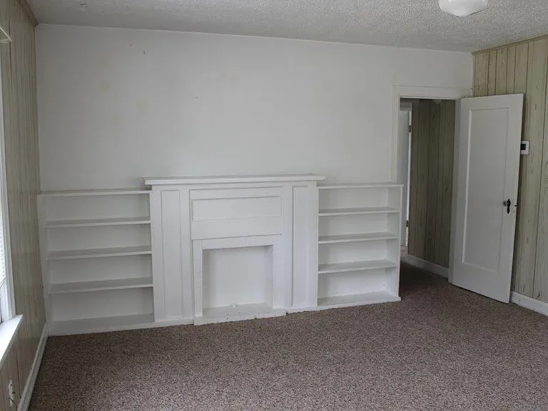 471 Elm Ave — Photo 2