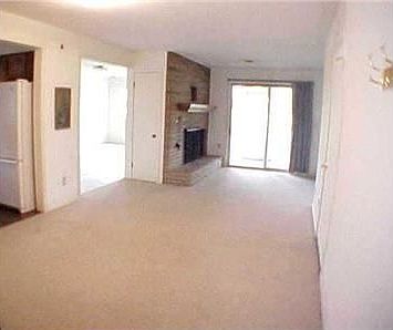 5th image of 39 Darlyn Dr