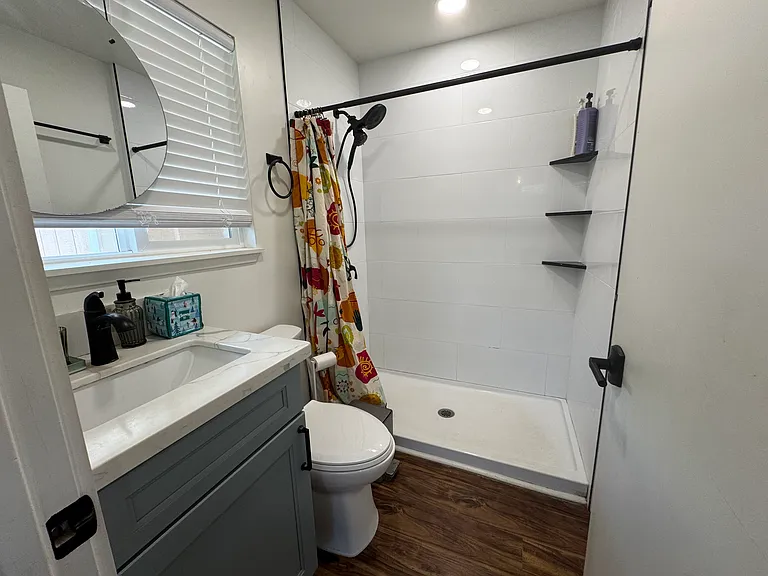 Bathroom in 2/1 unit