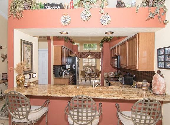 3rd image of 8036 Breton Cir