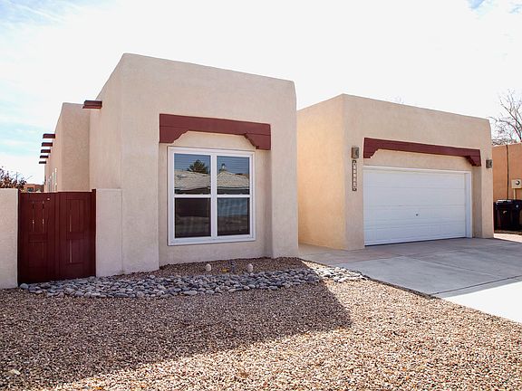 3rd image of 10109 Arroyo Crest Dr NW